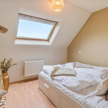 Aude De - Near The With Free Garagebox