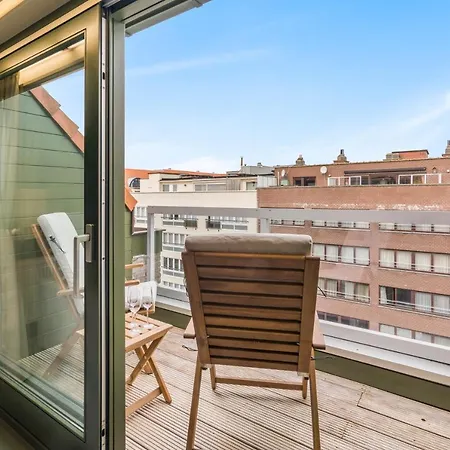 Aude De - Near The With Free Garagebox *