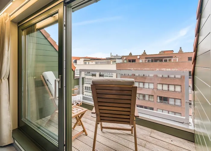 Aude De - Near The With Free Garagebox *